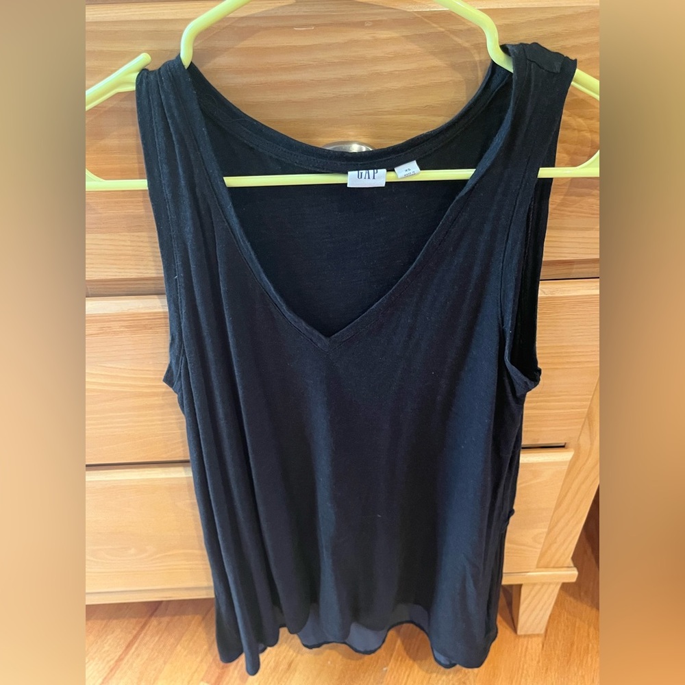 GAP Women's Black V-Neck Tank Top XS